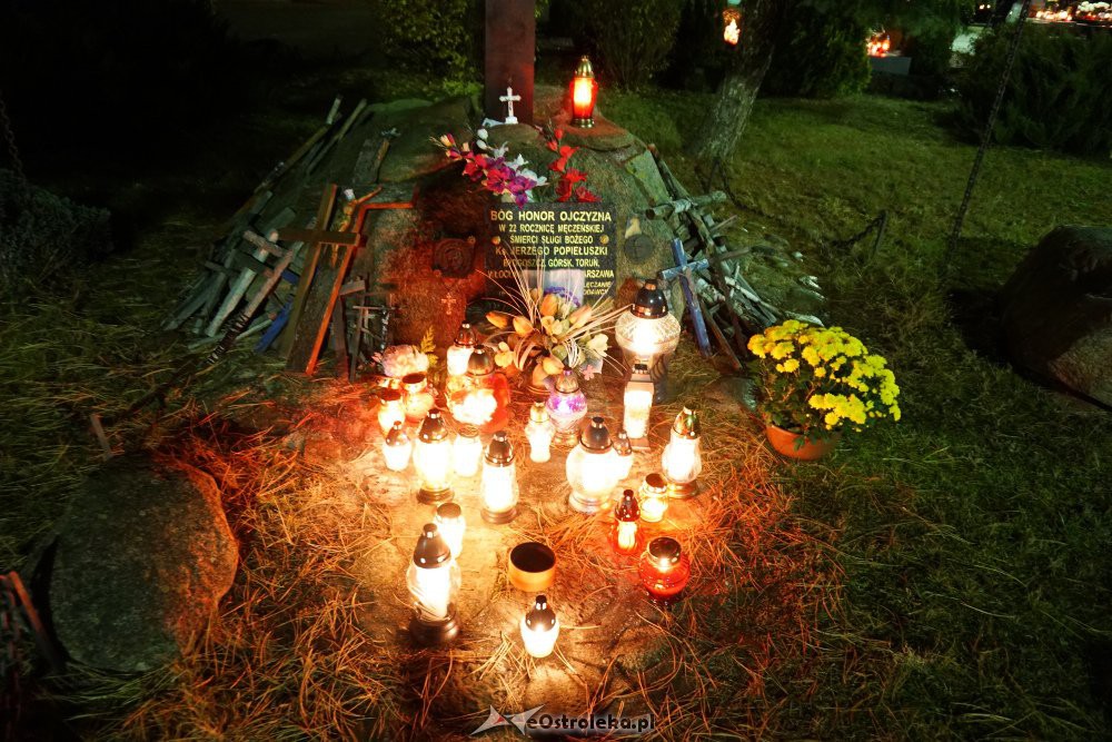 Ostrołęckie cmentarze nocą [1.11.2018] - zdjęcie #52 - eOstroleka.pl