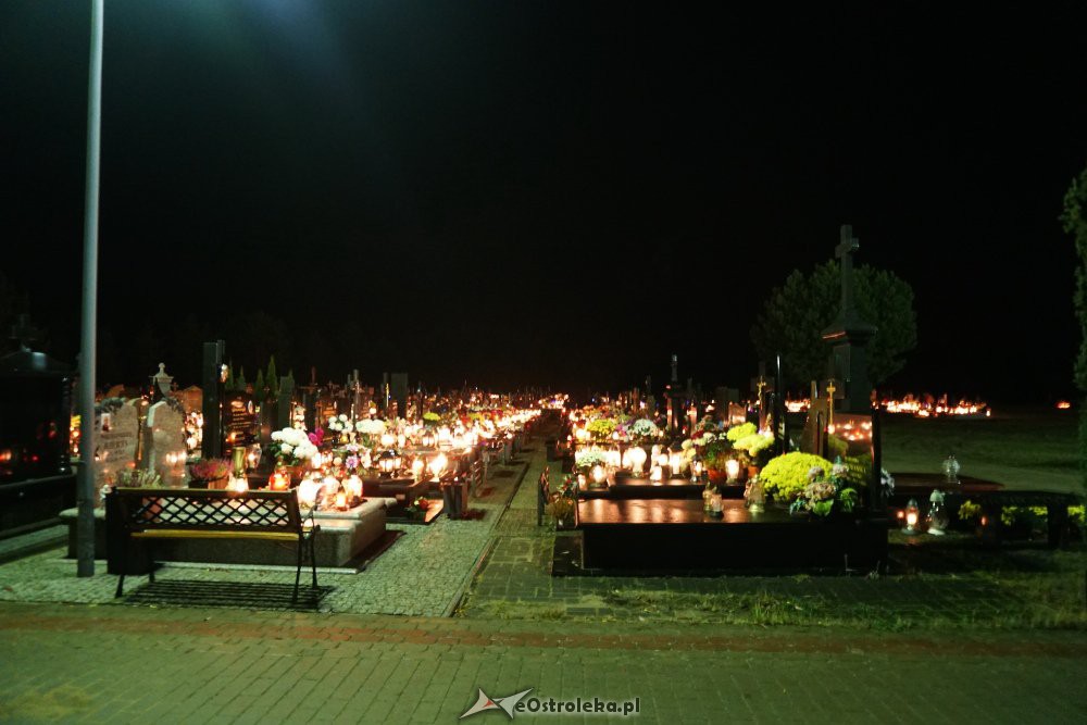 Ostrołęckie cmentarze nocą [1.11.2018] - zdjęcie #53 - eOstroleka.pl
