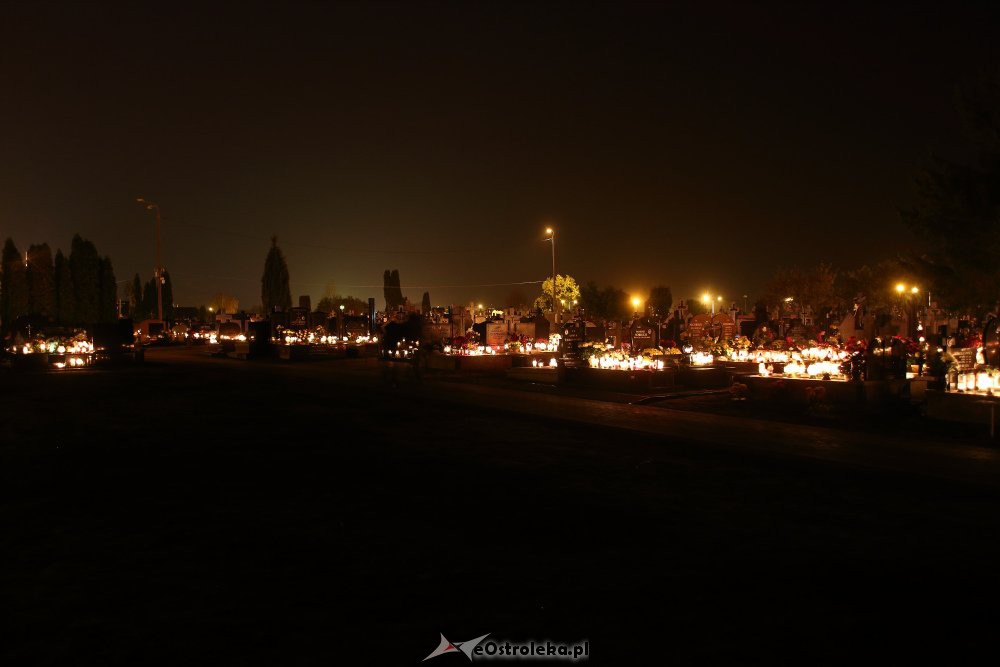 Ostrołęckie cmentarze nocą [1.11.2018] - zdjęcie #63 - eOstroleka.pl