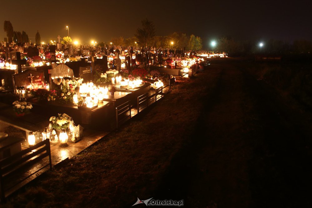 Ostrołęckie cmentarze nocą [1.11.2018] - zdjęcie #66 - eOstroleka.pl