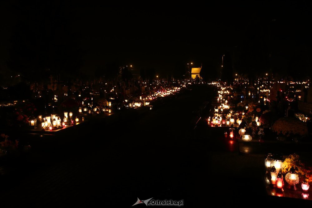Ostrołęckie cmentarze nocą [1.11.2018] - zdjęcie #69 - eOstroleka.pl