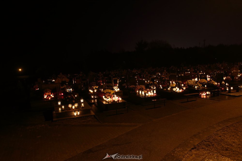 Ostrołęckie cmentarze nocą [1.11.2018] - zdjęcie #71 - eOstroleka.pl