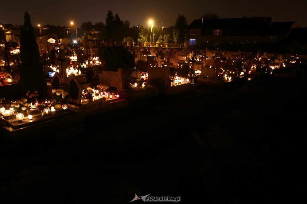Ostrołęckie cmentarze nocą [1.11.2018] - zdjęcie #73 - eOstroleka.pl