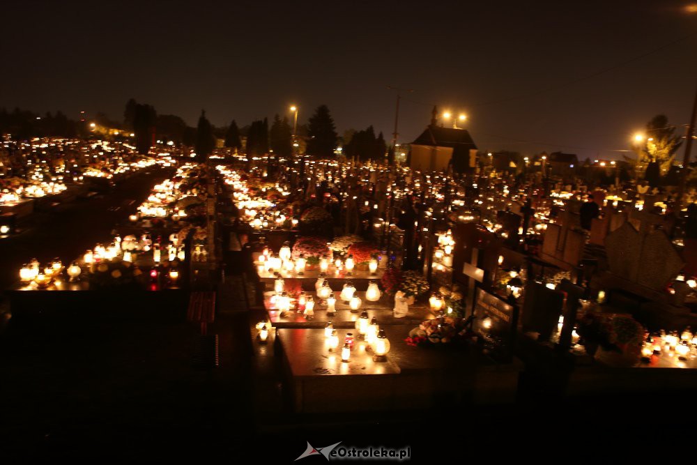 Ostrołęckie cmentarze nocą [1.11.2018] - zdjęcie #75 - eOstroleka.pl