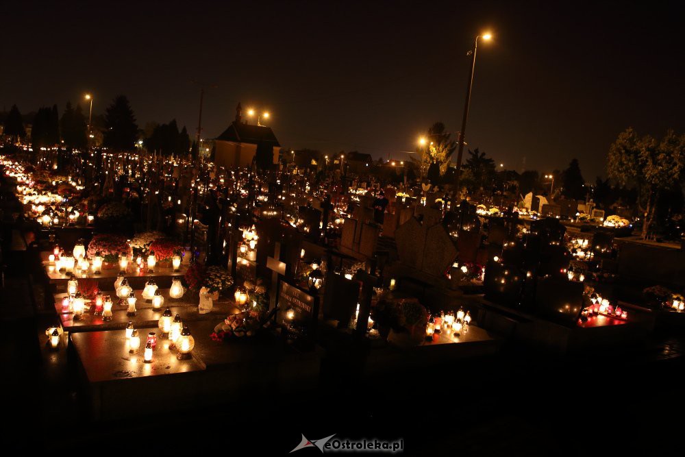 Ostrołęckie cmentarze nocą [1.11.2018] - zdjęcie #76 - eOstroleka.pl