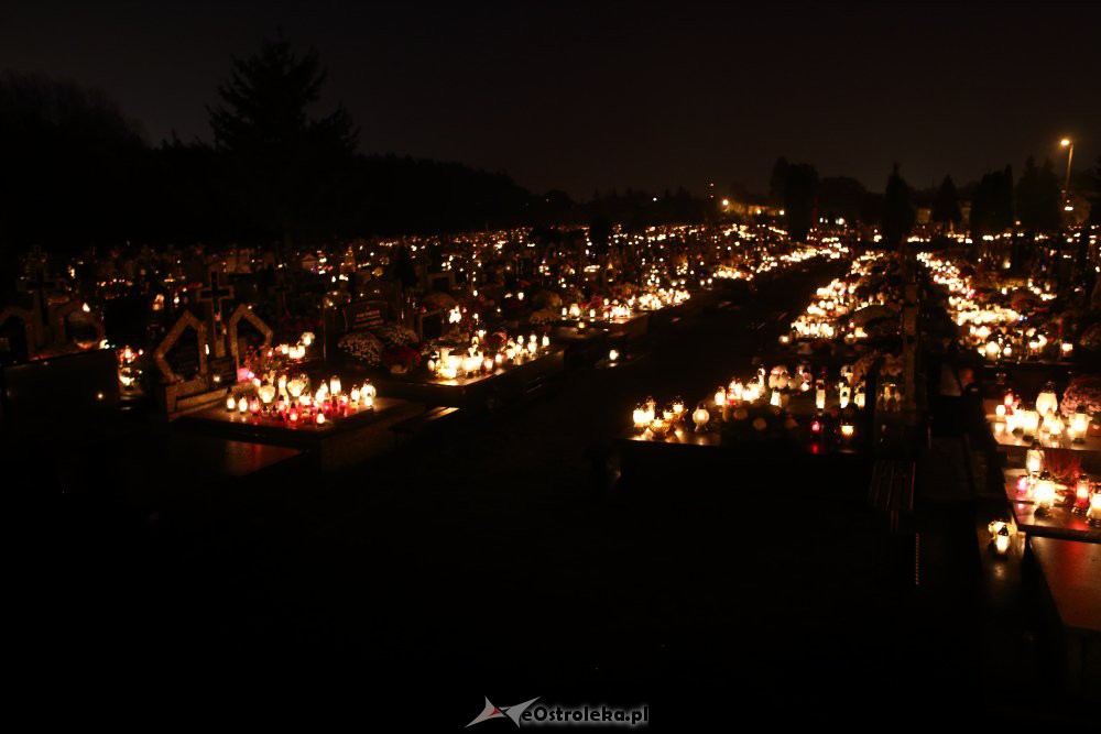 Ostrołęckie cmentarze nocą [1.11.2018] - zdjęcie #77 - eOstroleka.pl