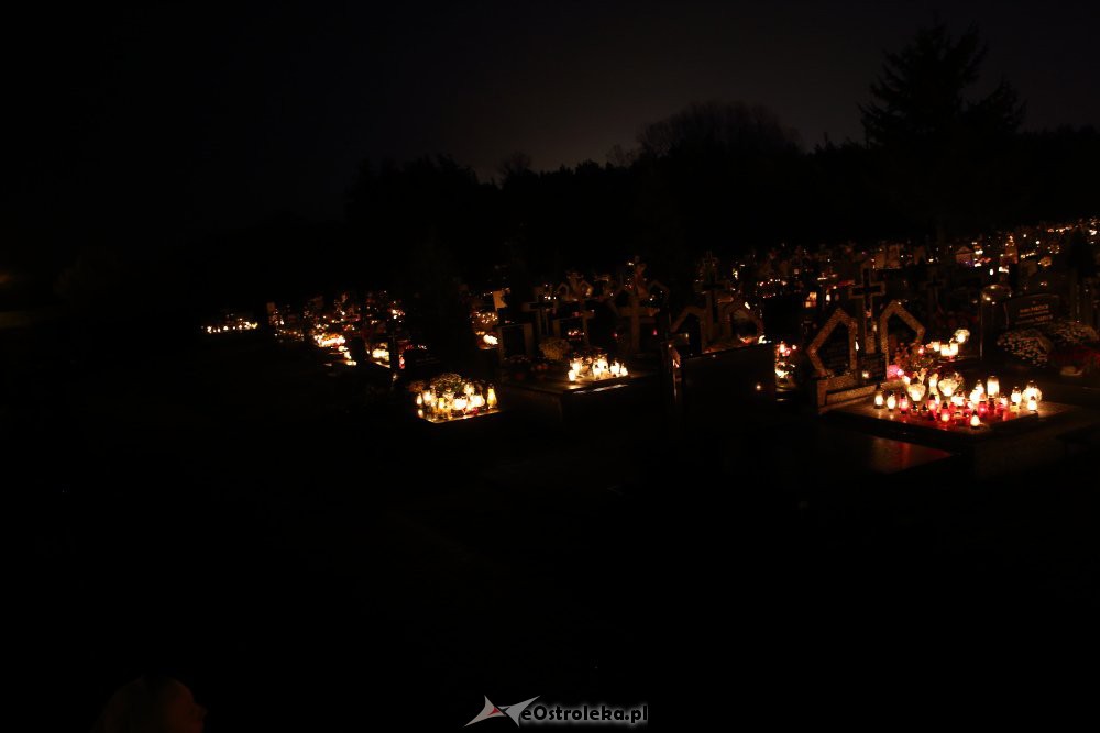 Ostrołęckie cmentarze nocą [1.11.2018] - zdjęcie #78 - eOstroleka.pl