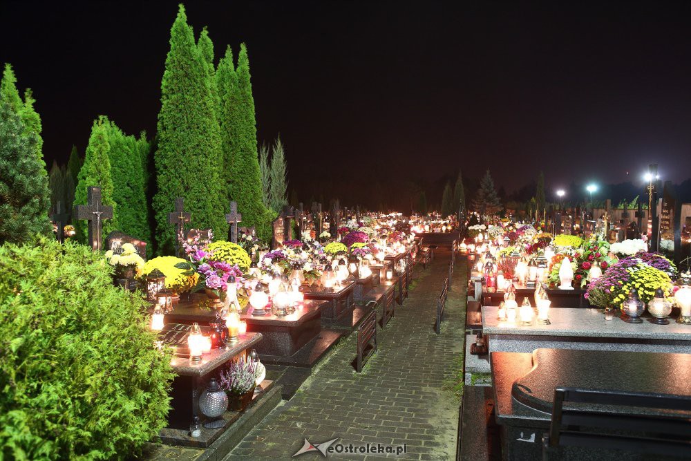 Ostrołęckie cmentarze nocą [1.11.2018] - zdjęcie #80 - eOstroleka.pl
