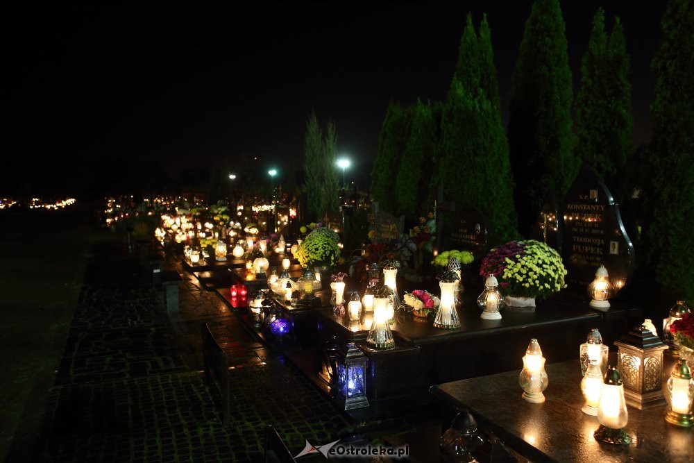 Ostrołęckie cmentarze nocą [1.11.2018] - zdjęcie #81 - eOstroleka.pl