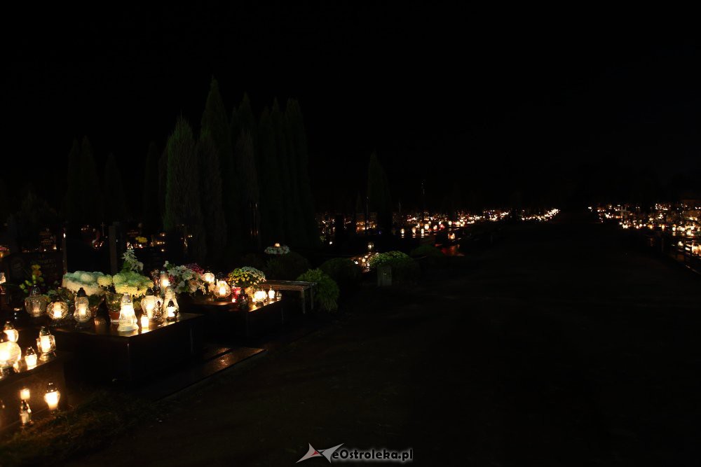 Ostrołęckie cmentarze nocą [1.11.2018] - zdjęcie #82 - eOstroleka.pl