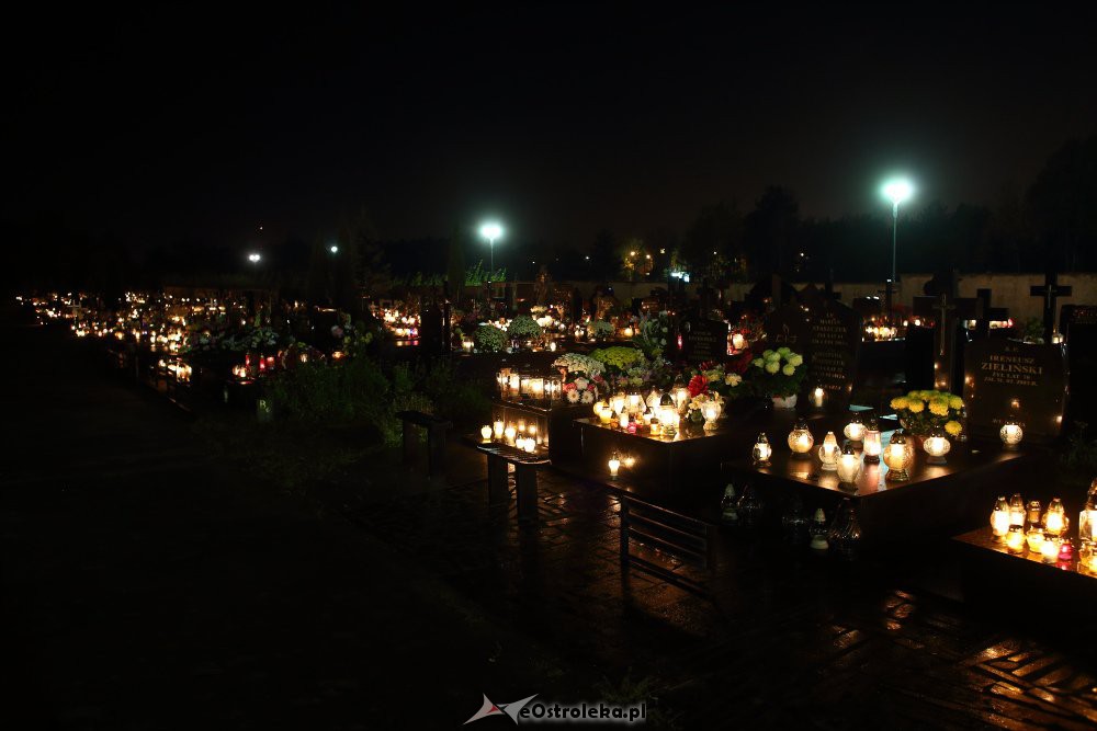 Ostrołęckie cmentarze nocą [1.11.2018] - zdjęcie #83 - eOstroleka.pl