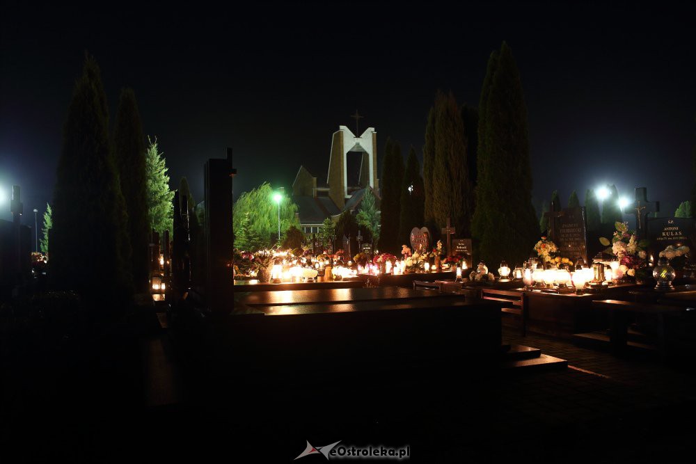 Ostrołęckie cmentarze nocą [1.11.2018] - zdjęcie #85 - eOstroleka.pl