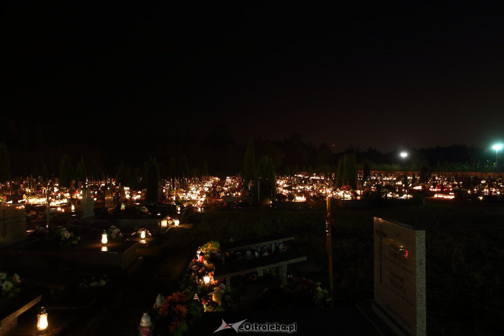Ostrołęckie cmentarze nocą [1.11.2018] - zdjęcie #86 - eOstroleka.pl