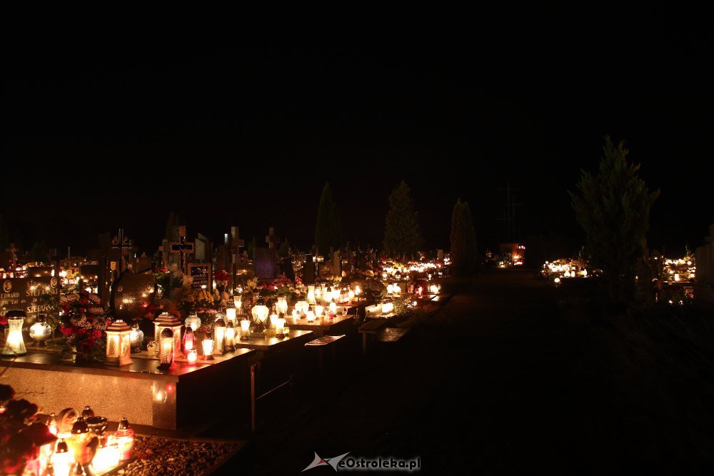 Ostrołęckie cmentarze nocą [1.11.2018] - zdjęcie #90 - eOstroleka.pl