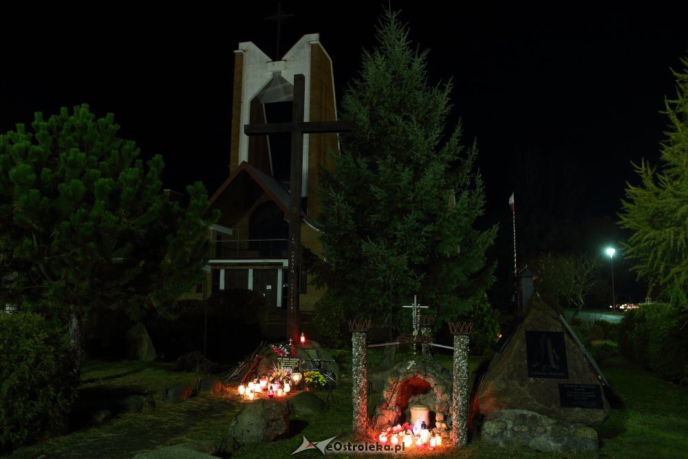 Ostrołęckie cmentarze nocą [1.11.2018] - zdjęcie #91 - eOstroleka.pl