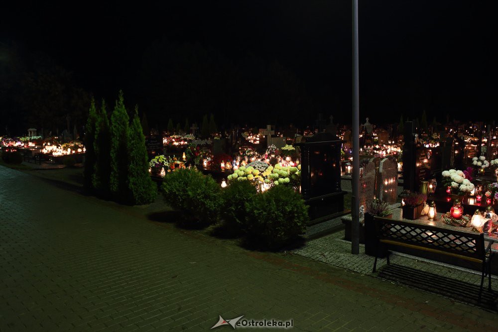 Ostrołęckie cmentarze nocą [1.11.2018] - zdjęcie #93 - eOstroleka.pl