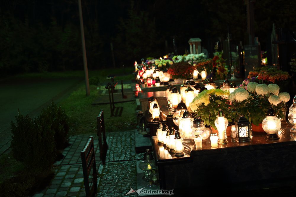 Ostrołęckie cmentarze nocą [1.11.2018] - zdjęcie #97 - eOstroleka.pl
