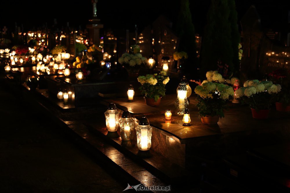 Ostrołęckie cmentarze nocą [1.11.2018] - zdjęcie #98 - eOstroleka.pl