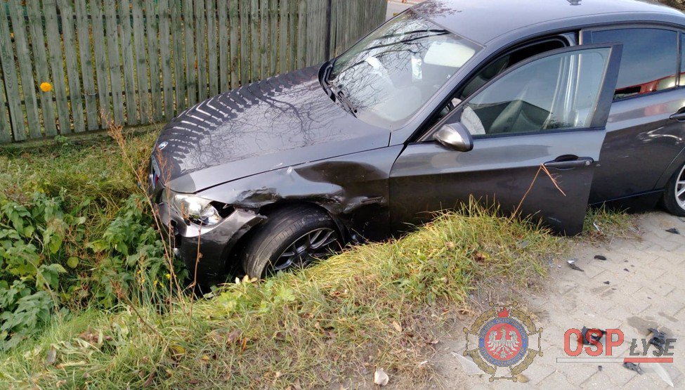 Kolejny wypadek w Łysych. Zawiniło kierowca peugeota [01.11.2018] - zdjęcie #3 - eOstroleka.pl