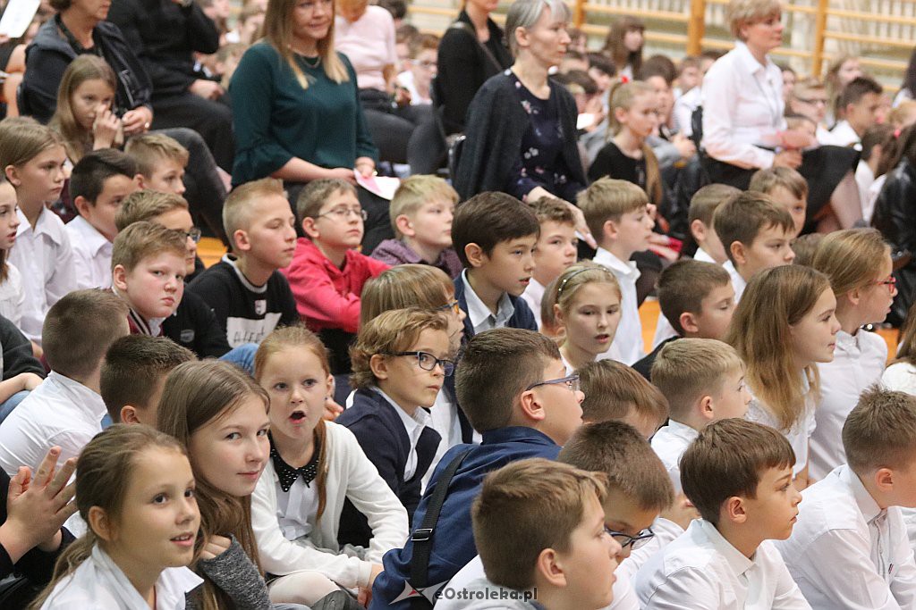 100-lecie niepodległości w Szkole Podstawowej nr 5 w Ostrołęce [08.11.2018] - zdjęcie #4 - eOstroleka.pl