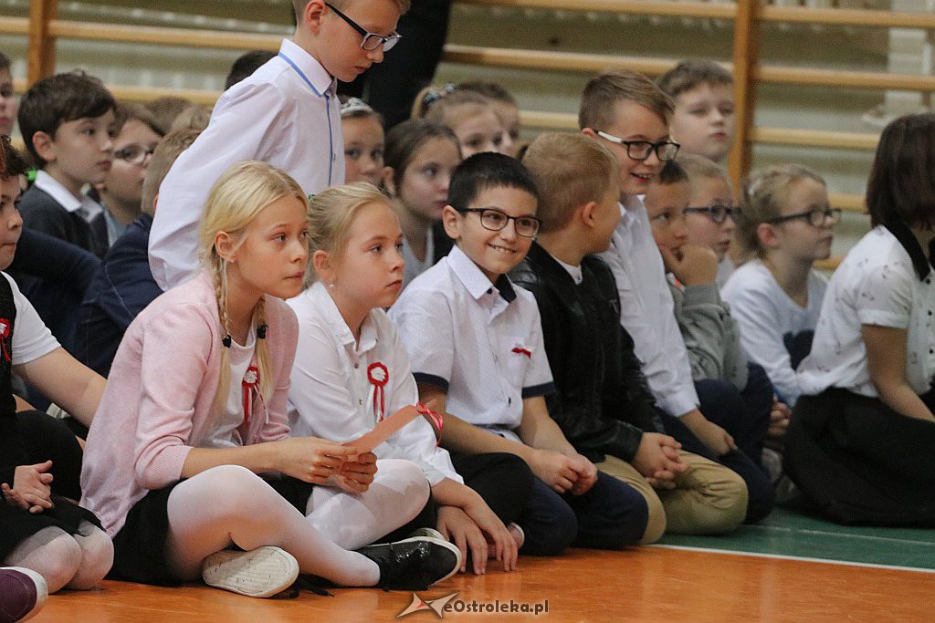 100-lecie niepodległości w Szkole Podstawowej nr 5 w Ostrołęce [08.11.2018] - zdjęcie #10 - eOstroleka.pl