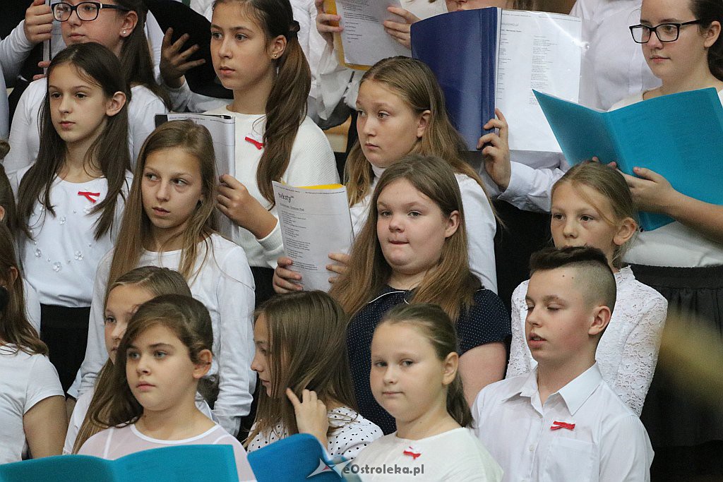 100-lecie niepodległości w Szkole Podstawowej nr 5 w Ostrołęce [08.11.2018] - zdjęcie #30 - eOstroleka.pl