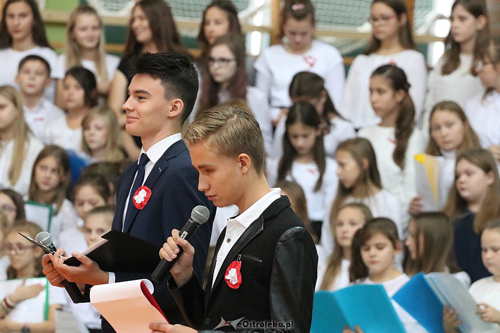 100-lecie niepodległości w Szkole Podstawowej nr 5 w Ostrołęce [08.11.2018] - zdjęcie #32 - eOstroleka.pl