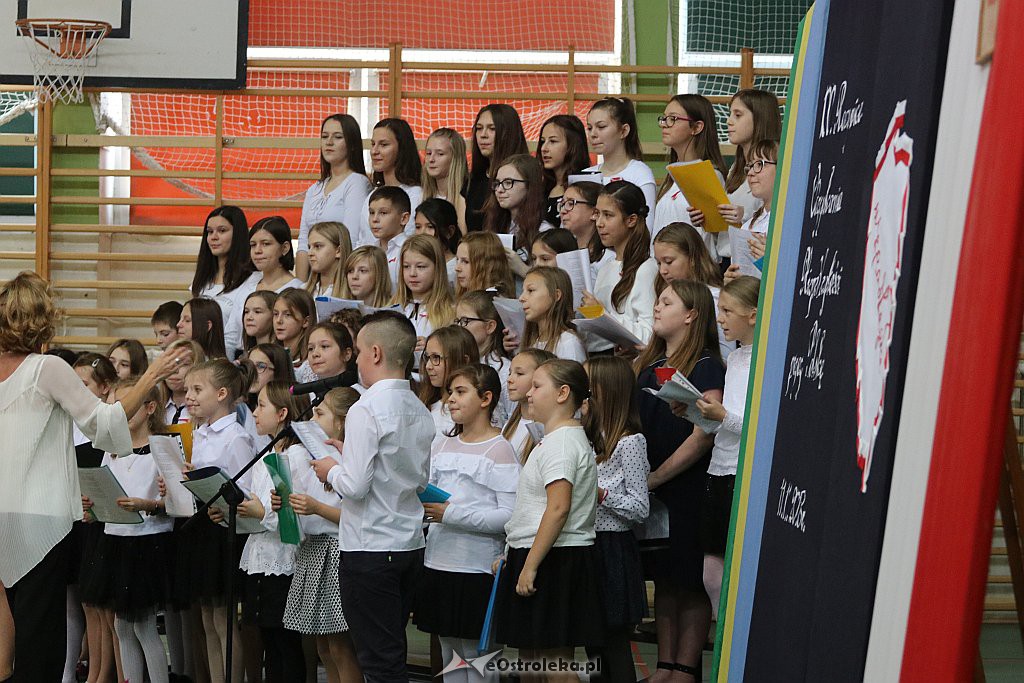 100-lecie niepodległości w Szkole Podstawowej nr 5 w Ostrołęce [08.11.2018] - zdjęcie #34 - eOstroleka.pl