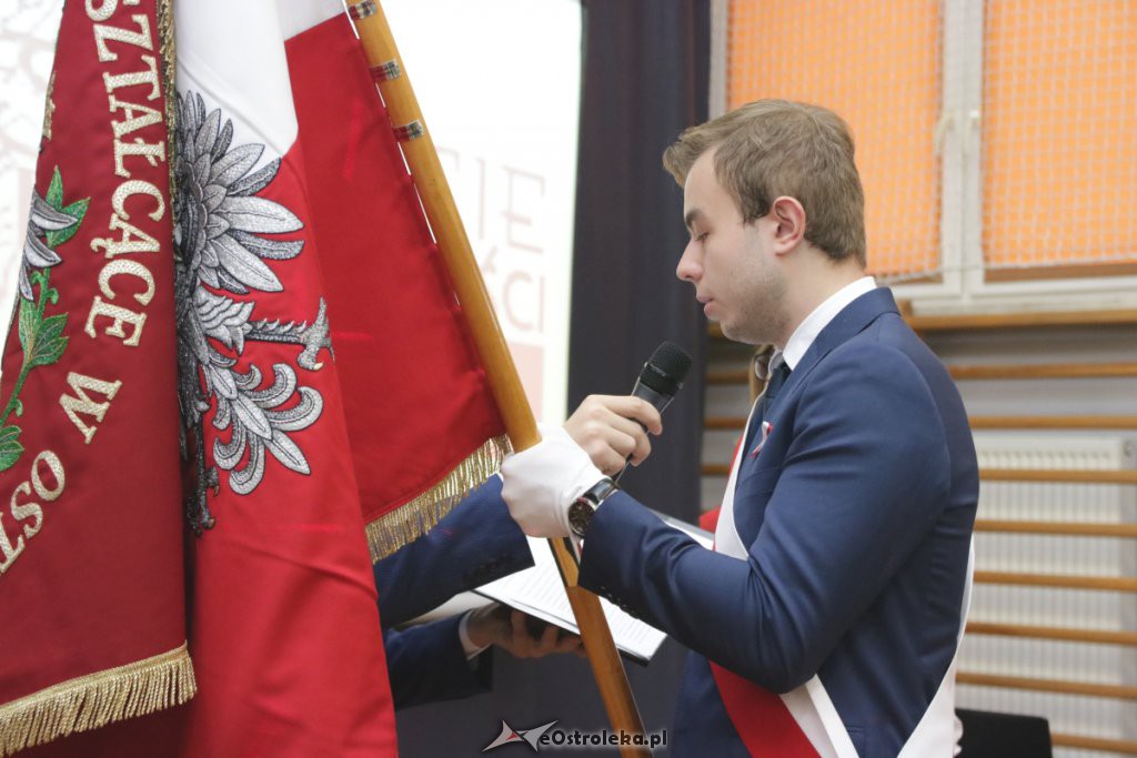 Sztandar II LO trafił do „pierwszaków” [09.11.2018] - zdjęcie #36 - eOstroleka.pl