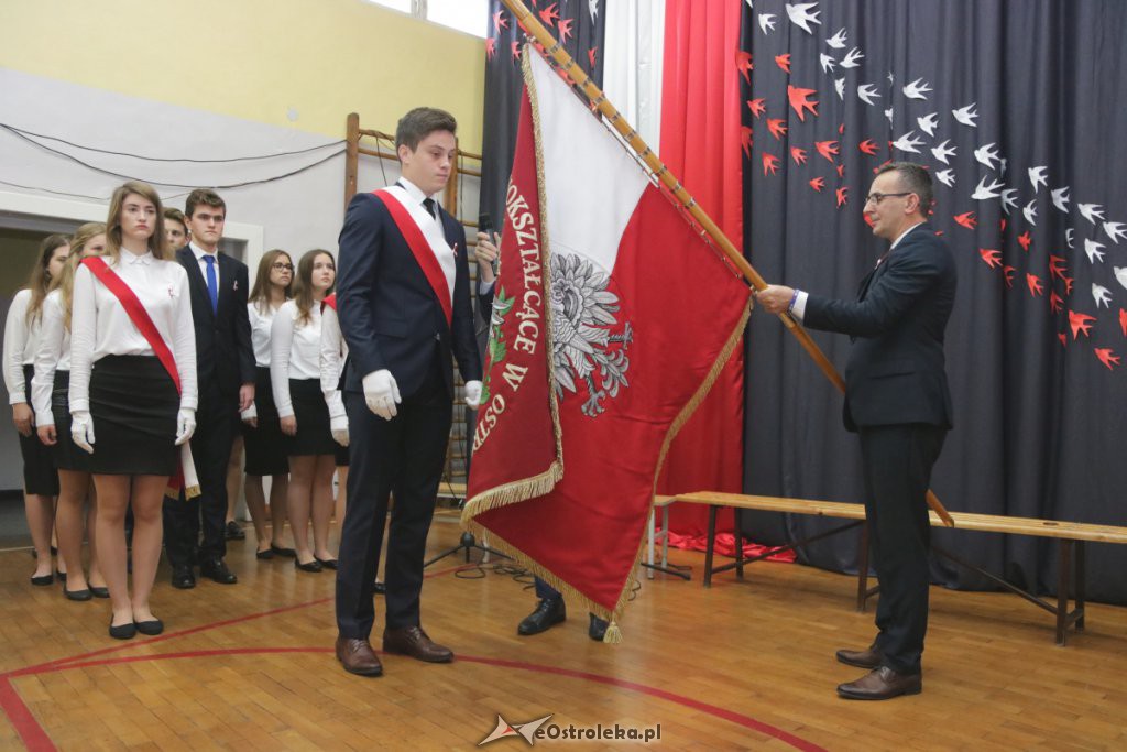 Sztandar II LO trafił do „pierwszaków” [09.11.2018] - zdjęcie #42 - eOstroleka.pl