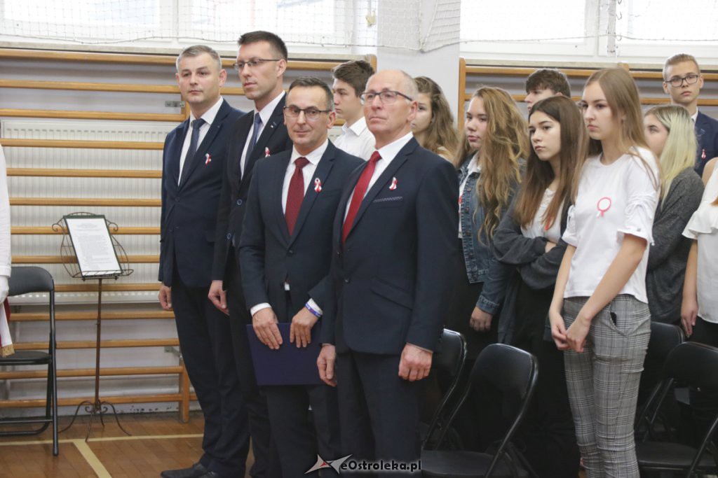 Sztandar II LO trafił do „pierwszaków” [09.11.2018] - zdjęcie #46 - eOstroleka.pl