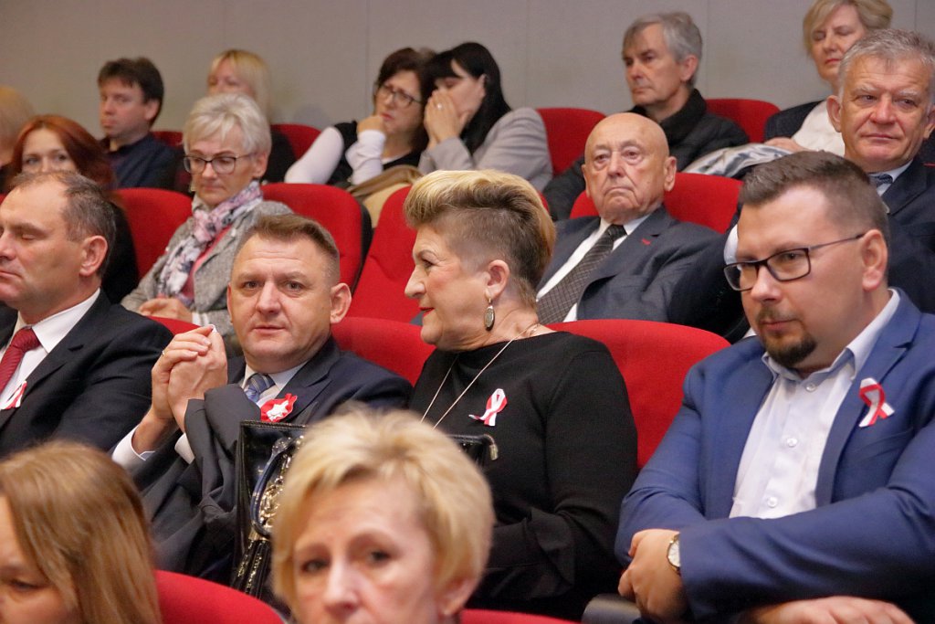 Uroczysta sesja Rady Miasta Ostrołęki [11.11.2018] - zdjęcie #57 - eOstroleka.pl