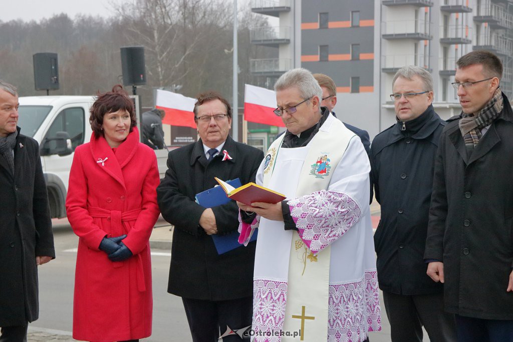 Ostrołęka: Odsłonięcie tablicy na nowym rondzie przy alei Jana Pawła II [11.11.2018] - zdjęcie #17 - eOstroleka.pl