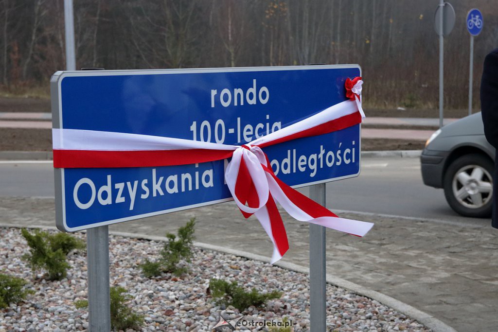 Ostrołęka: Odsłonięcie tablicy na nowym rondzie przy alei Jana Pawła II [11.11.2018] - zdjęcie #19 - eOstroleka.pl