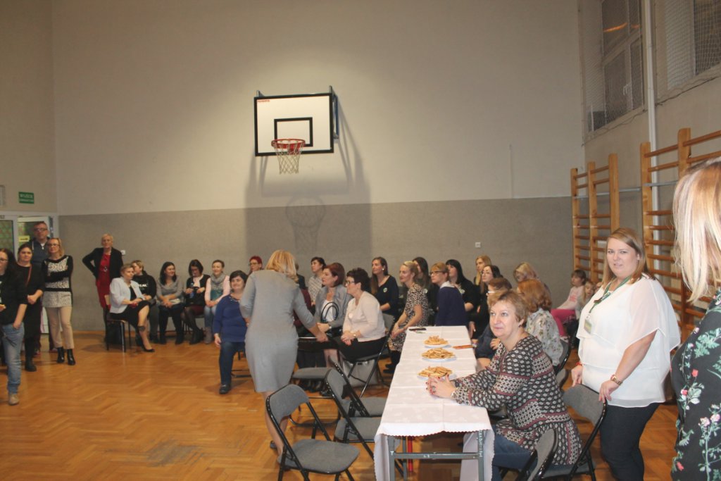 Jubileusz ZSZ nr 4 - spotkanie absolwentów [16.11.2018] - zdjęcie #19 - eOstroleka.pl
