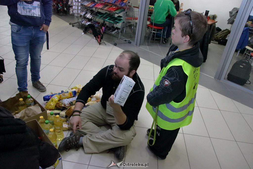 Świąteczna Zbiórka żywności 2018 - wolontariusze [01.12.2018] - zdjęcie #2 - eOstroleka.pl