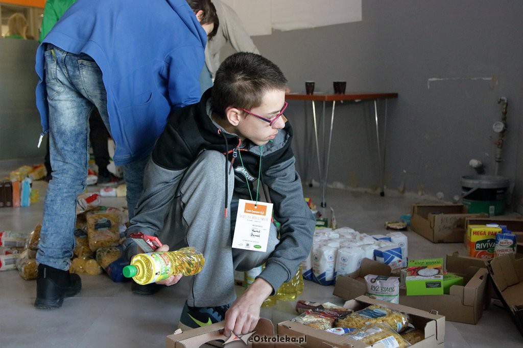 Świąteczna Zbiórka żywności 2018 - wolontariusze [01.12.2018] - zdjęcie #15 - eOstroleka.pl