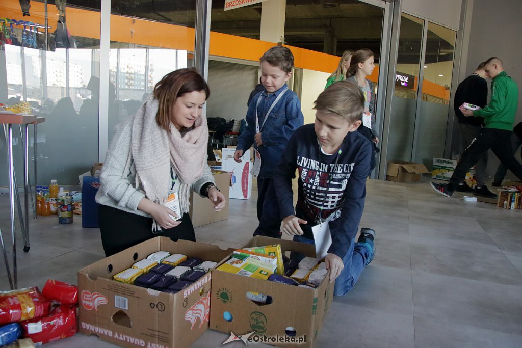 Świąteczna Zbiórka żywności 2018 - wolontariusze [01.12.2018] - zdjęcie #18 - eOstroleka.pl