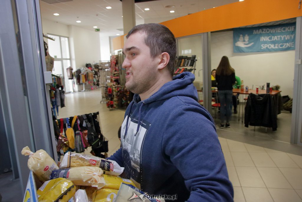 Świąteczna Zbiórka żywności 2018 - wolontariusze [01.12.2018] - zdjęcie #21 - eOstroleka.pl