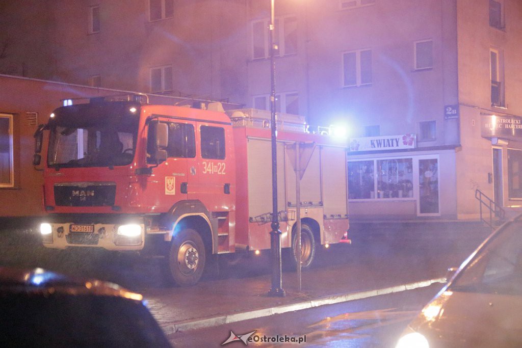 Ostrołęka: Alarm pożarowy w bloku przy ulicy Kilińskiego [03.12.2018] - zdjęcie #4 - eOstroleka.pl