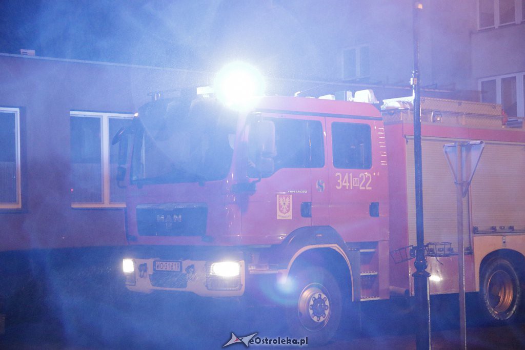 Ostrołęka: Alarm pożarowy w bloku przy ulicy Kilińskiego [03.12.2018] - zdjęcie #6 - eOstroleka.pl