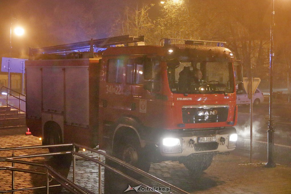 Ostrołęka: Alarm pożarowy w bloku przy ulicy Kilińskiego [03.12.2018] - zdjęcie #8 - eOstroleka.pl