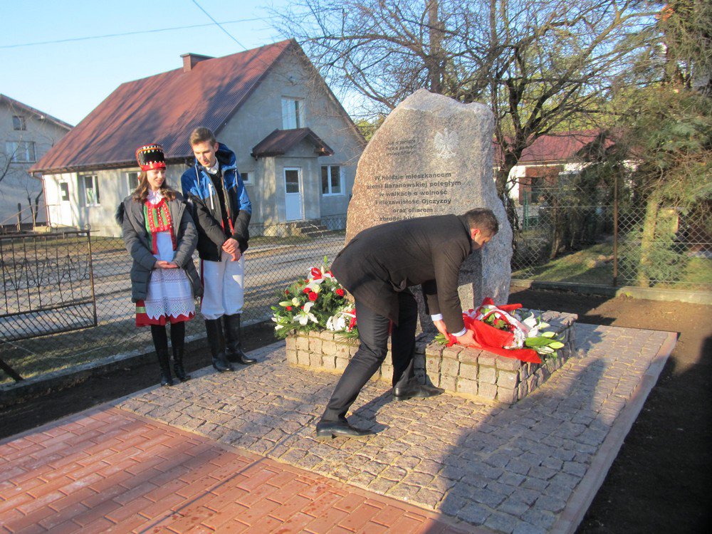 Baranowo: Odsłonięcie obelisku w hołdzie obrońców ojczyzny [30.11.2018] - zdjęcie #17 - eOstroleka.pl