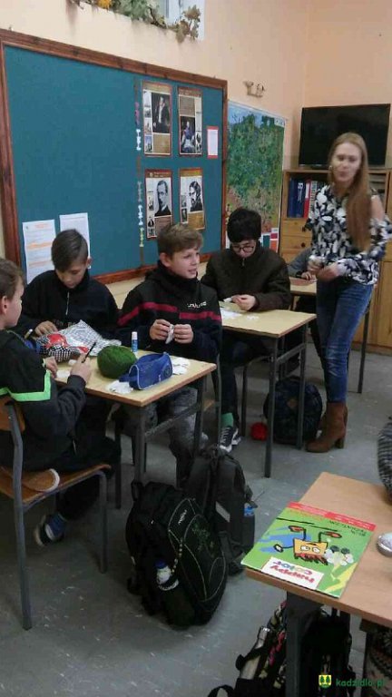 Świąteczne warsztaty rękodzieła kurpiowskiego w Szkole Podstawowej w Czarni [07.12.2018] - zdjęcie #3 - eOstroleka.pl