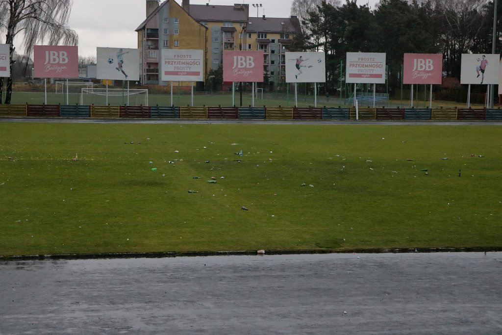 Stadion miejski po zabawie sylwestrowej [01.01.2019] - zdjęcie #27 - eOstroleka.pl