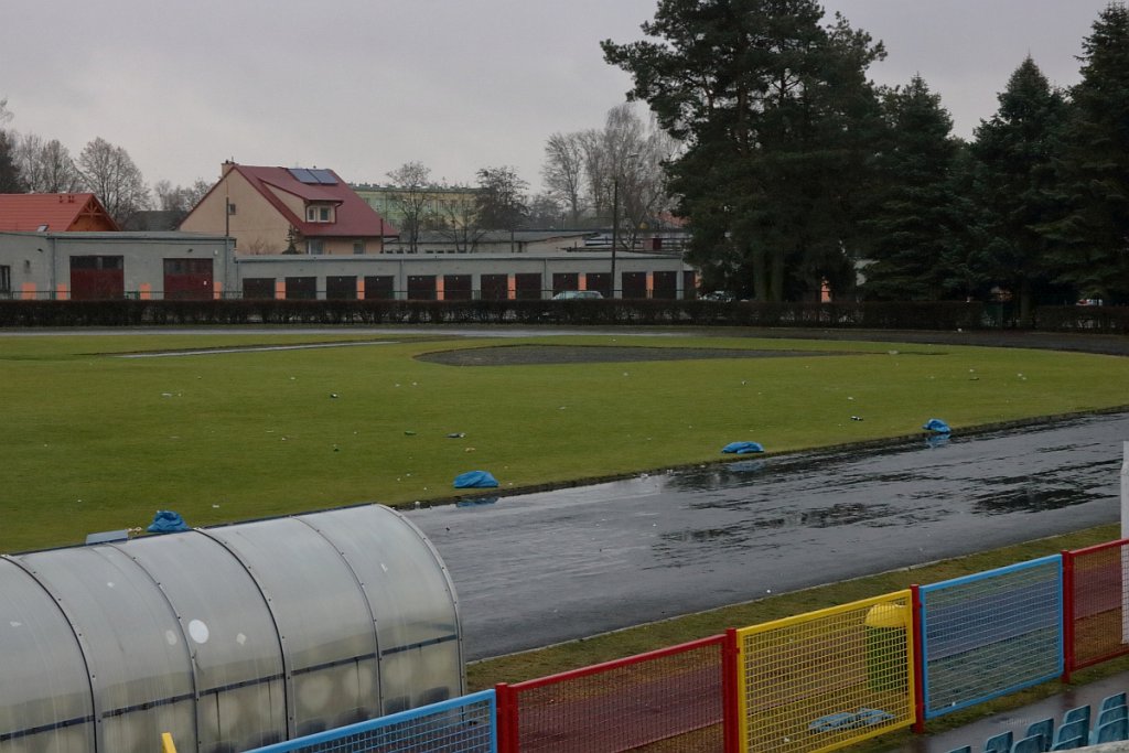 Stadion miejski po zabawie sylwestrowej [01.01.2019] - zdjęcie #29 - eOstroleka.pl