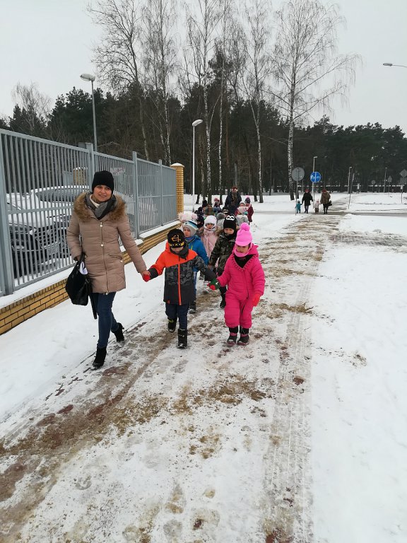 Przedszkolaki z „dziewiątki” z wizytą u ostrołęckich policjantów [09.01.2019] - zdjęcie #3 - eOstroleka.pl