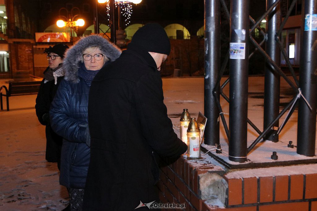 Ostrołęczanie uczcili pamięć Pawła Adamowicza, zamordowanego prezydenta Gdańska [14.01.2019] - zdjęcie #8 - eOstroleka.pl