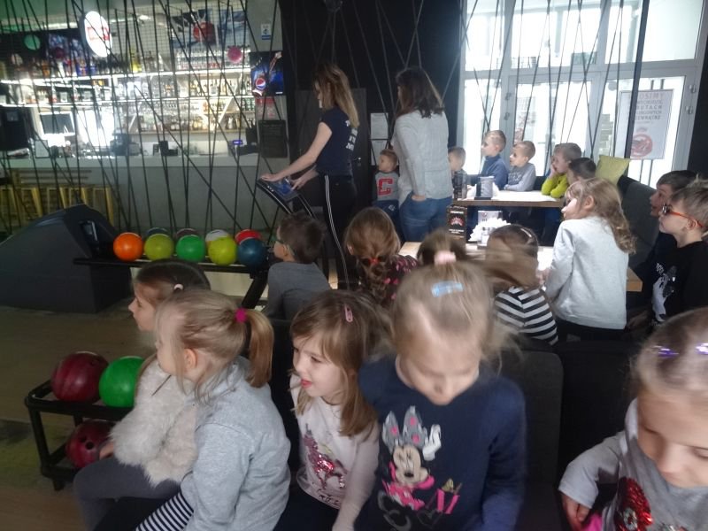Przedszkolaki z Krainy Misiów w kręgielni [15.01.2019] - zdjęcie #2 - eOstroleka.pl