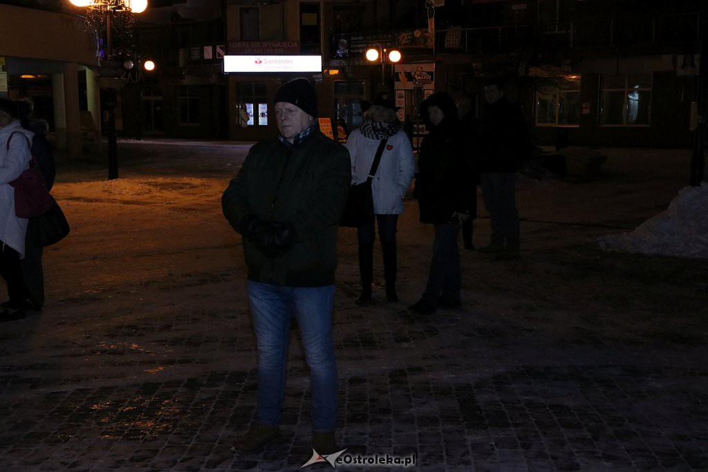 Ostrołęka w hołdzie śp. Pawłowi Adamowiczowi [15.01.2019] - zdjęcie #9 - eOstroleka.pl